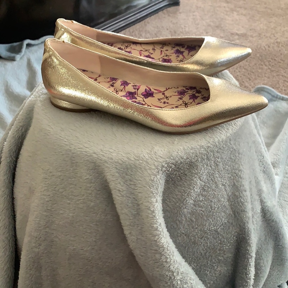 Stylish pointed toe gold flats